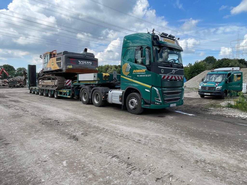 Instagram post from dominikschwertransporte. This post is in position 0.