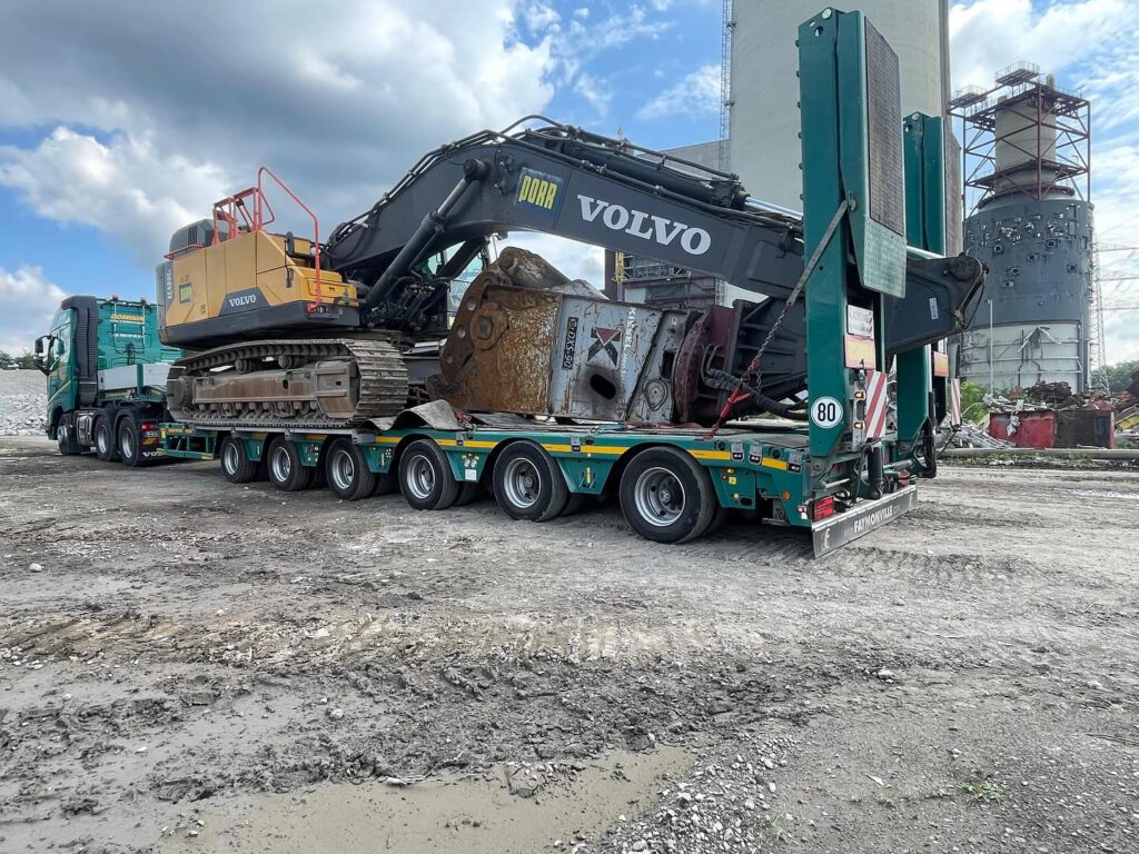 Instagram post from dominikschwertransporte. This post is in position 1.