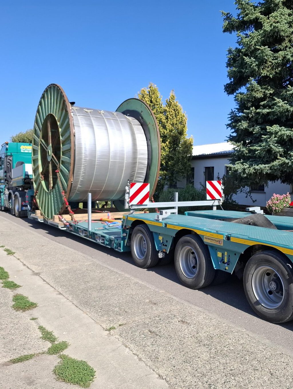 Instagram post from dominikschwertransporte. This post is in position 1.