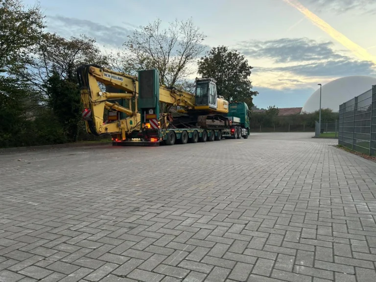 Instagram post from dominikschwertransporte. This post is in position 0.