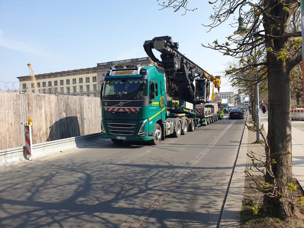 Instagram post from dominikschwertransporte. This post is in position 0.